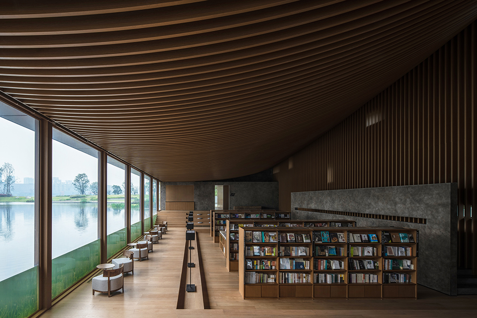 由成都慕达建筑事务所设计的兴隆湖书店室内效果图_Interior photo of Xinglong Lake Bookstore designed by Chengdu MUDA architecture firm