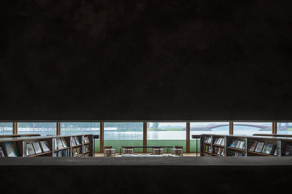 由成都慕达建筑事务所设计的兴隆湖书店室内效果图_Interior photo of Xinglong Lake Bookstore designed by Chengdu MUDA architecture firm